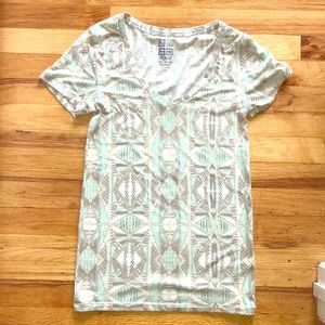 Pattern V-neck T-shirt
